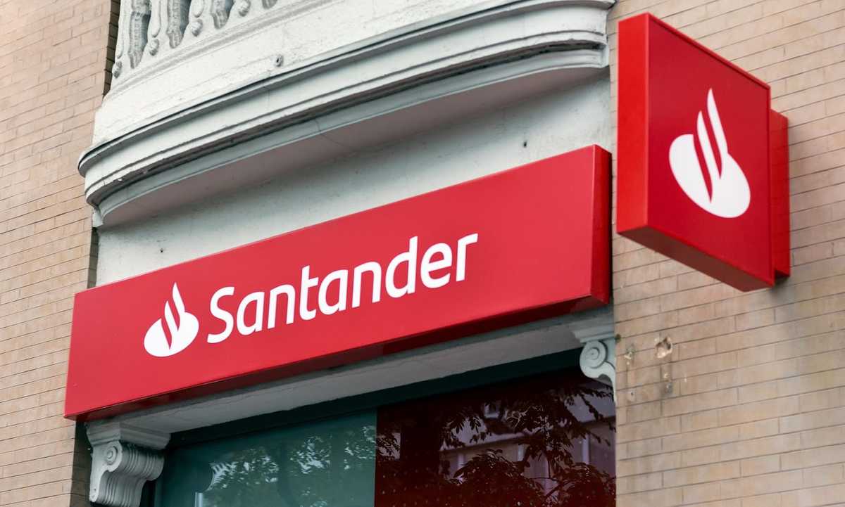 Santander and Amazon incentive marketing example
